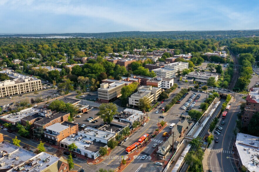 More Photos Of 9 Park Pl, Great Neck Office For Lease