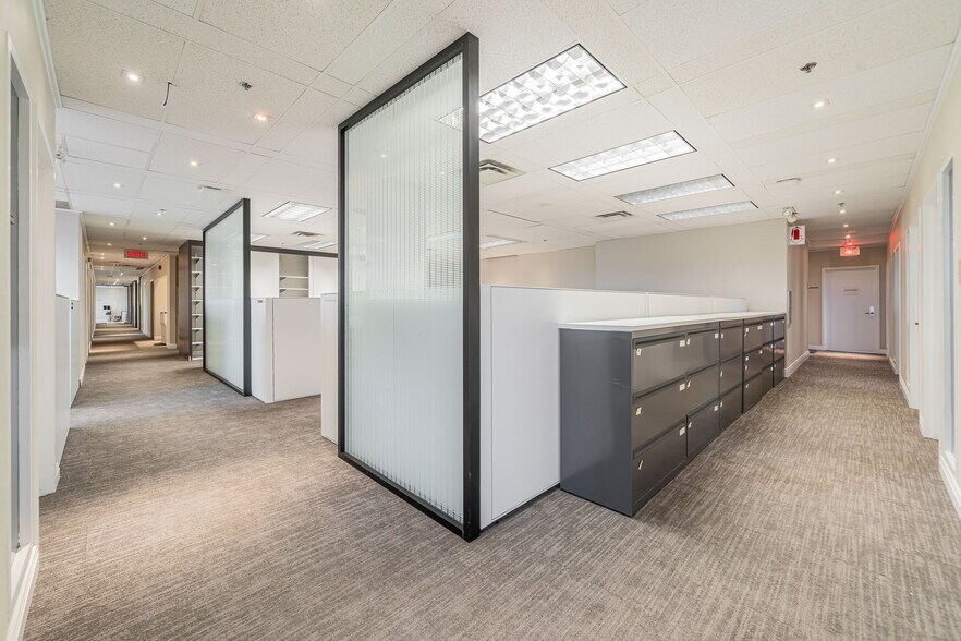 More Photos Of 1100 Boul Crémazie E, Montréal Office For Lease