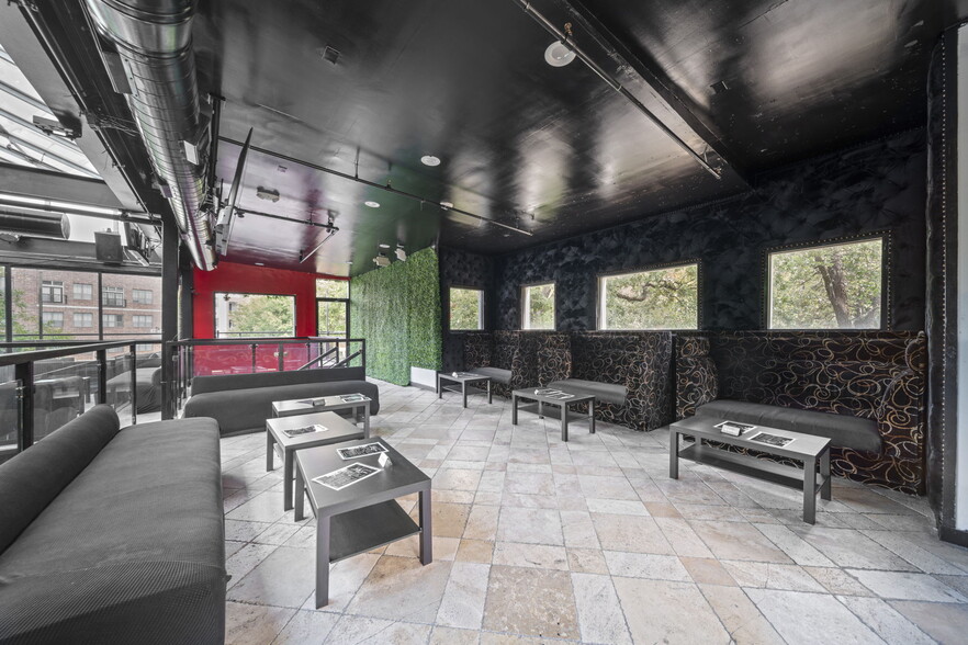 More Photos Of 1916 Baldwin St, Houston Bar For Sale