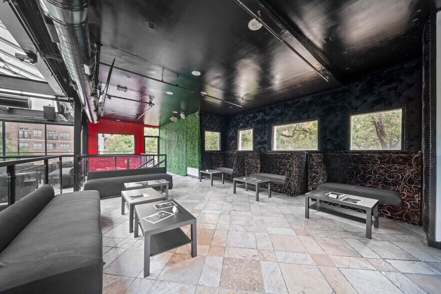 More Photos Of 1916 Baldwin St, Houston Bar For Lease