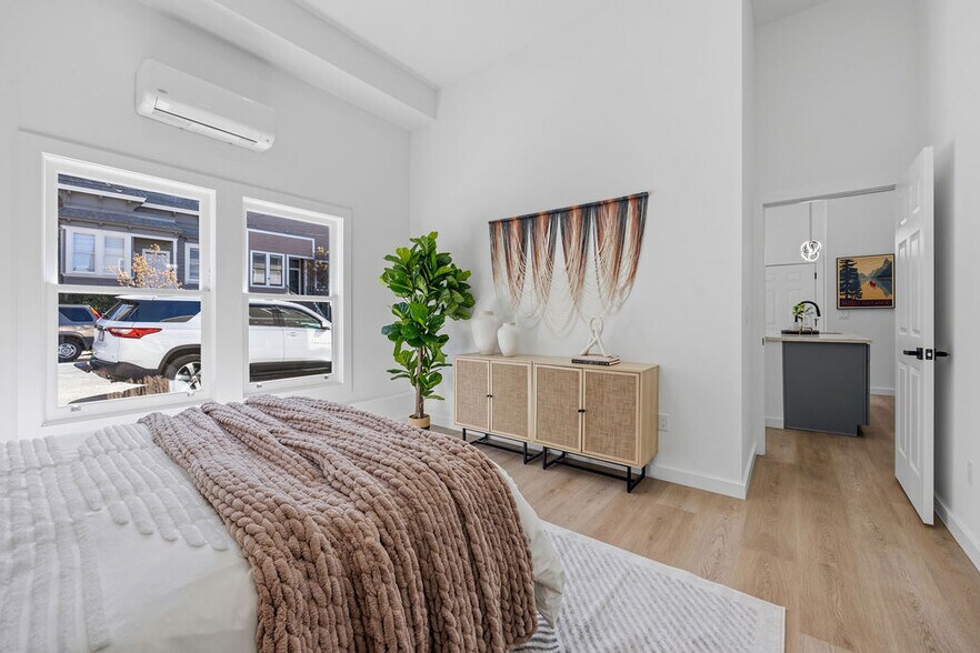 More Photos Of 2730 23rd St, San Francisco Showroom For Sale