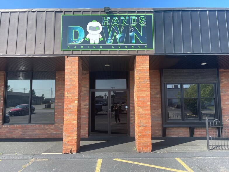 More Photos Of 1423 E Mound Rd, Decatur General Retail For Sale