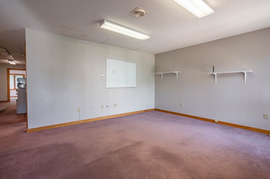 More Photos Of 74 Northeastern Blvd, Nashua Medical For Sale