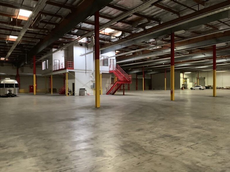 More Photos Of 2323 Main St, Irvine Warehouse For Lease