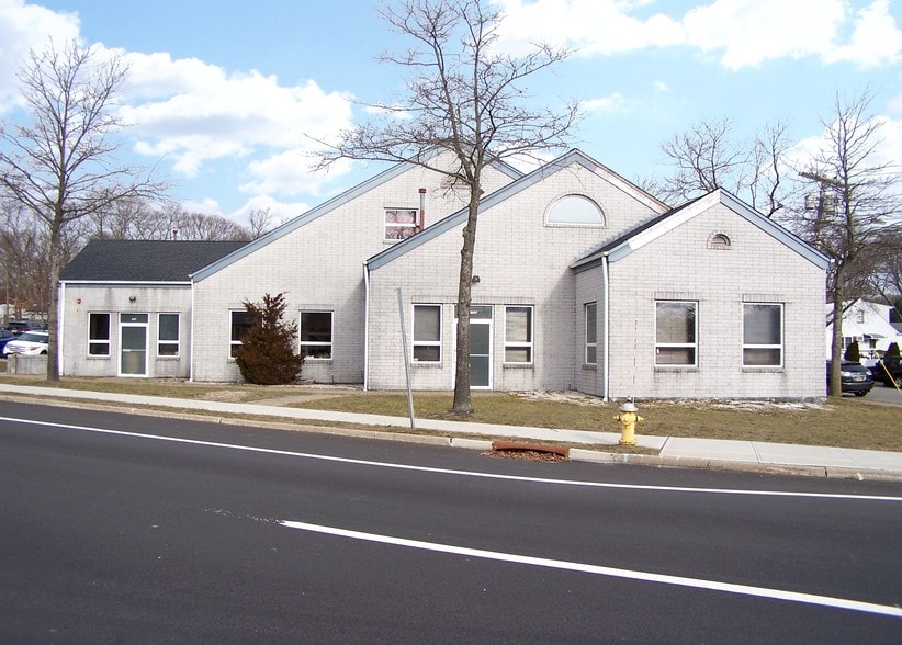 More Photos Of 627 Horseblock Rd, Farmingville Loft Creative Space For Sale