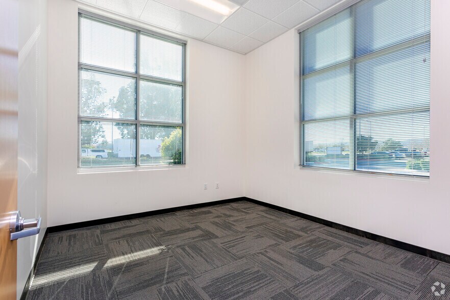 More Photos Of 1401 W Fairway Dr, Santa Maria Warehouse For Sale