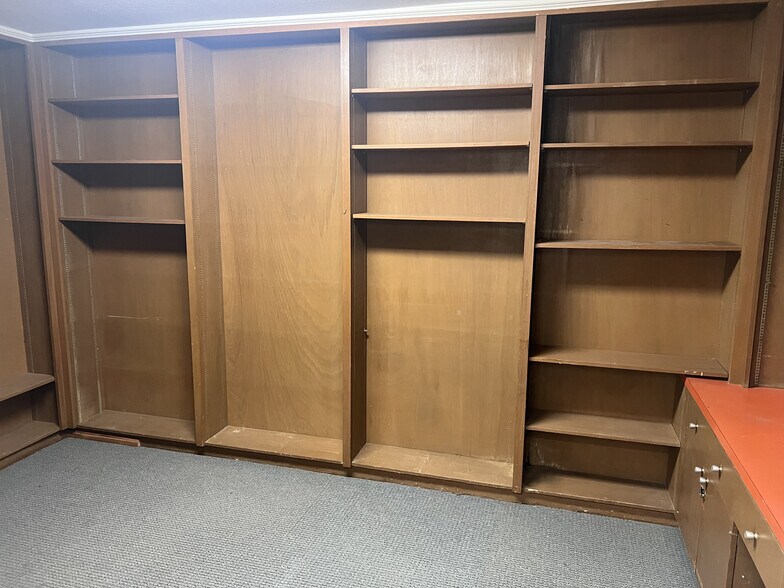More Photos Of 712 5th Ave N, Texas City Office For Sale