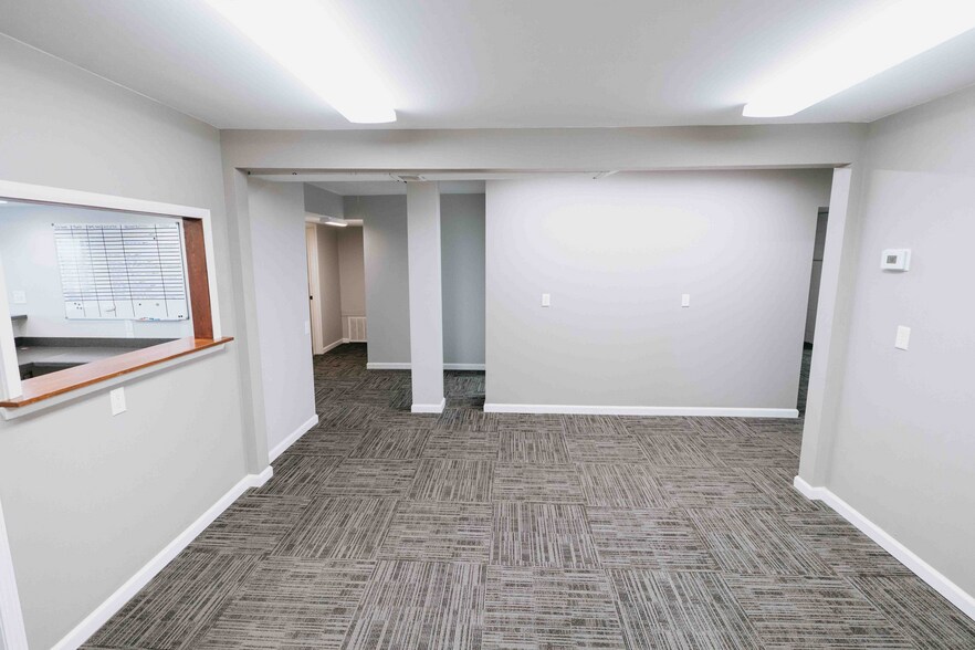 More Photos Of 2565 16th Ave, Columbus Light Manufacturing For Sale