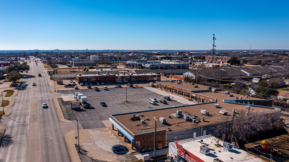 More Photos Of 501 N Main St, Euless Freestanding For Sale