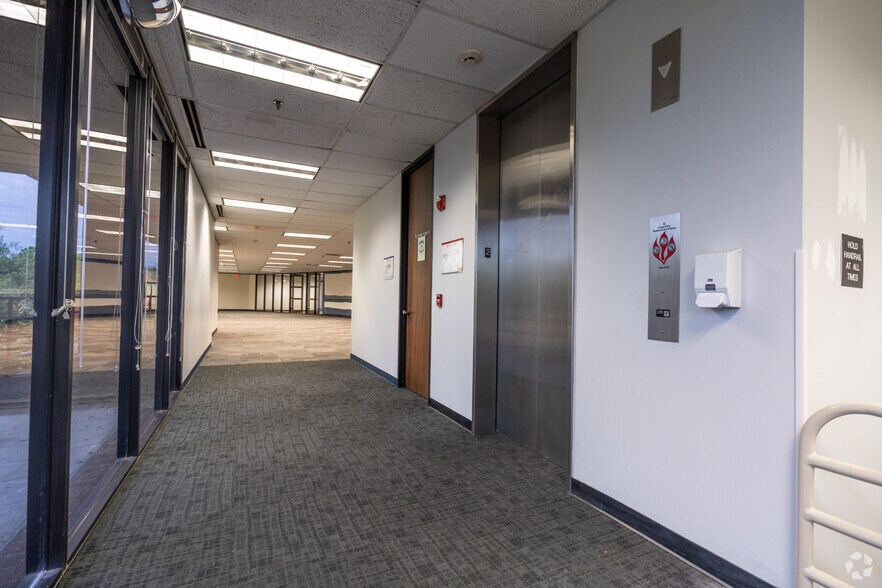 More Photos Of 600 Gemini St, Houston Office For Lease