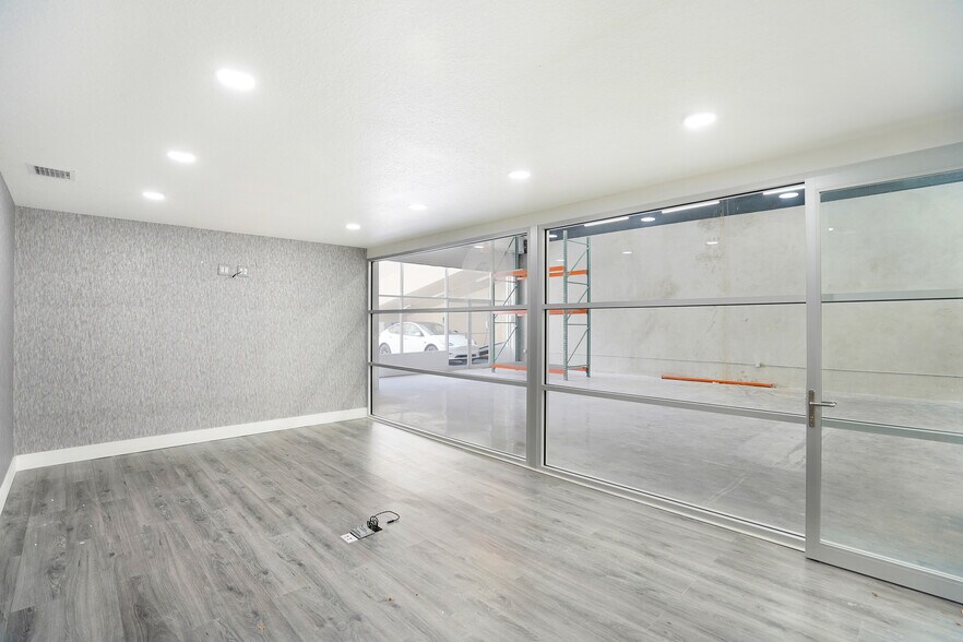 More Photos Of 10200 NW 25th St, Doral Light Distribution For Sale