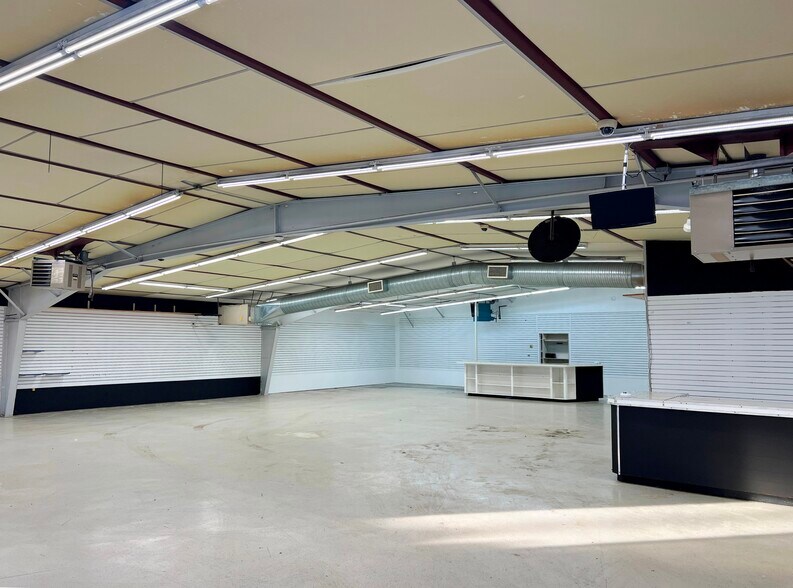 More Photos Of 8194 Fairview, Baxter Light Manufacturing For Sale