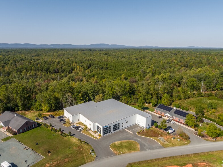 More Photos Of 48 Zion Station Ct, Troy Warehouse For Lease