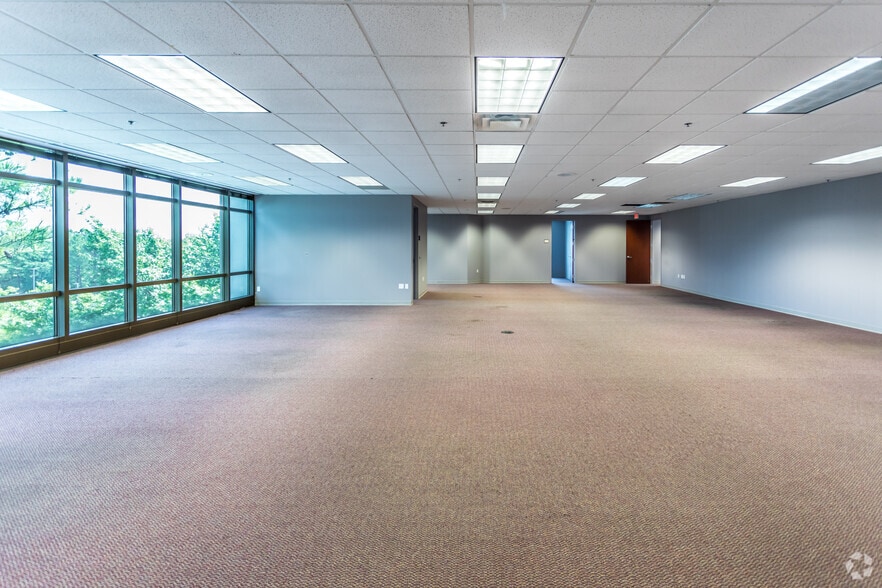 More Photos Of 6625 Lenox Park Dr, Memphis Office For Lease