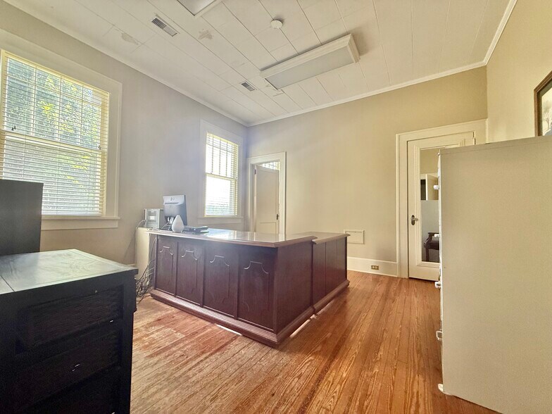 More Photos Of 718 Madison Ave N, Douglas Office Residential For Sale