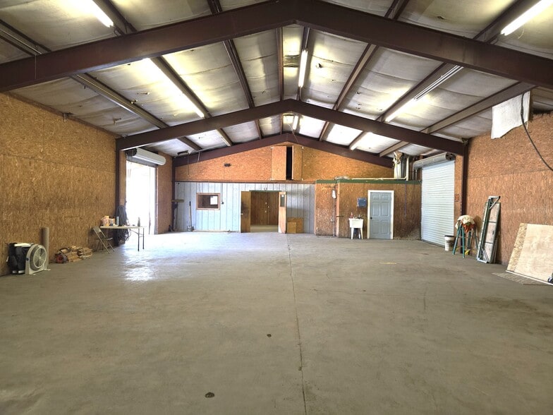 More Photos Of 1209 Bessemer Ave, Llano Light Distribution For Sale