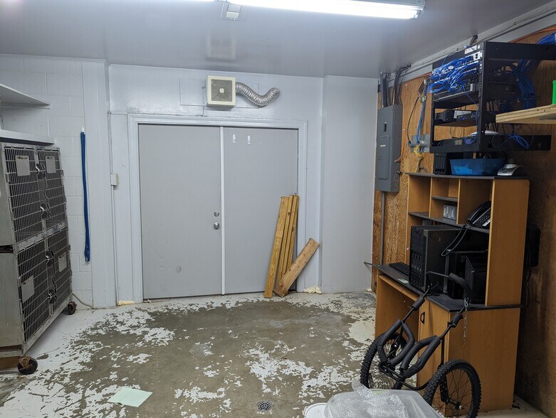 More Photos Of 2608 E Highway 76, Marion General Retail For Sale
