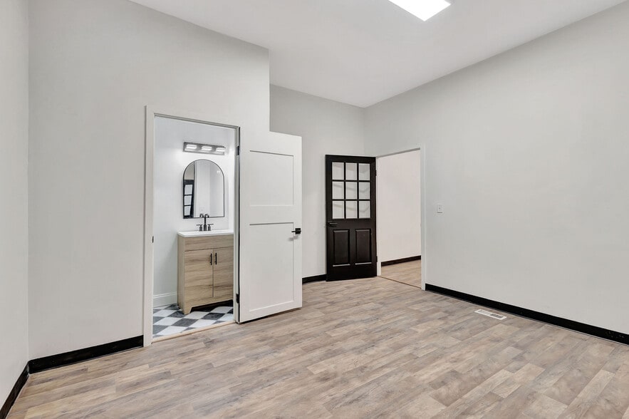 More Photos Of 2435 Williams Ave, Cincinnati Storefront Retail Residential For Lease