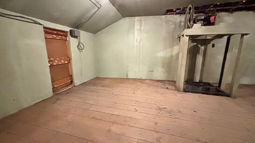 More Photos Of 801 Columbia St, Hudson Storefront Retail Residential For Sale