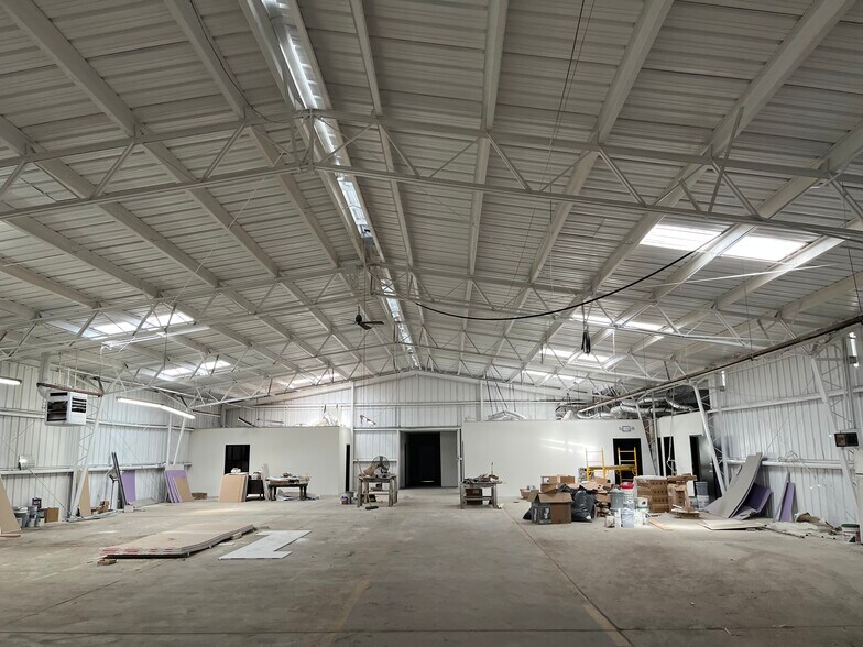 More Photos Of 404 S Shelfer St, Quincy Warehouse For Lease