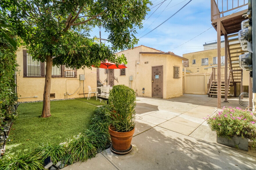 More Photos Of 716 W 30th St, Los Angeles Apartments For Sale
