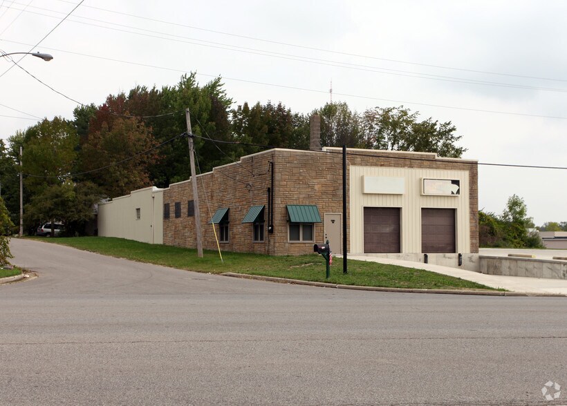 More Photos Of 922 W Fourth St, Mansfield Warehouse For Lease