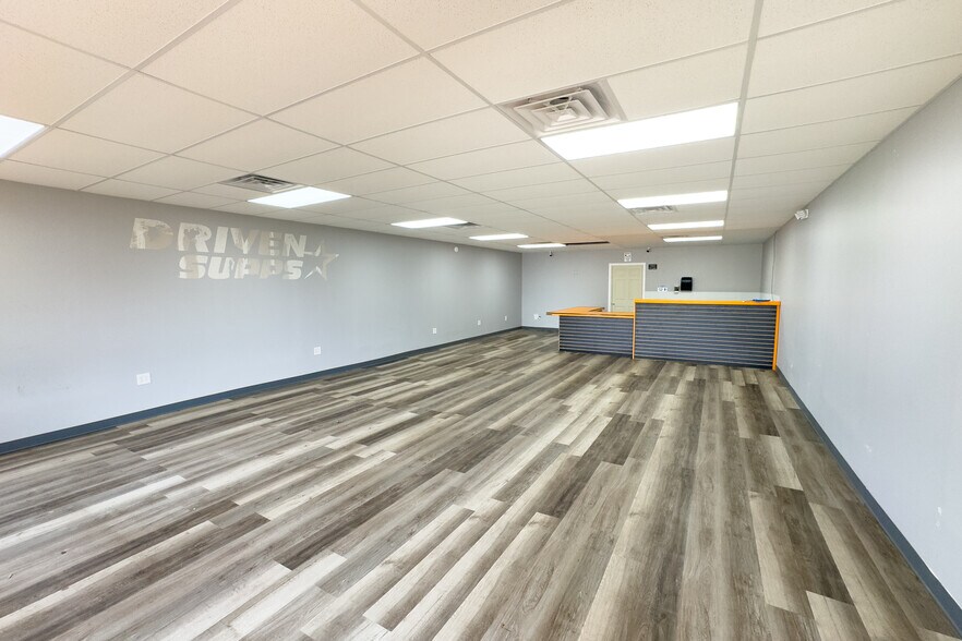 More Photos Of 14024 Eureka Rd, Southgate Freestanding For Sale