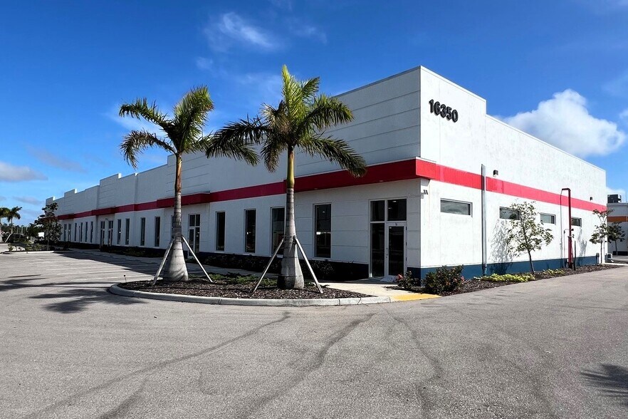 More Photos Of 16350 Innovation Ln, Fort Myers Light Distribution For Sale
