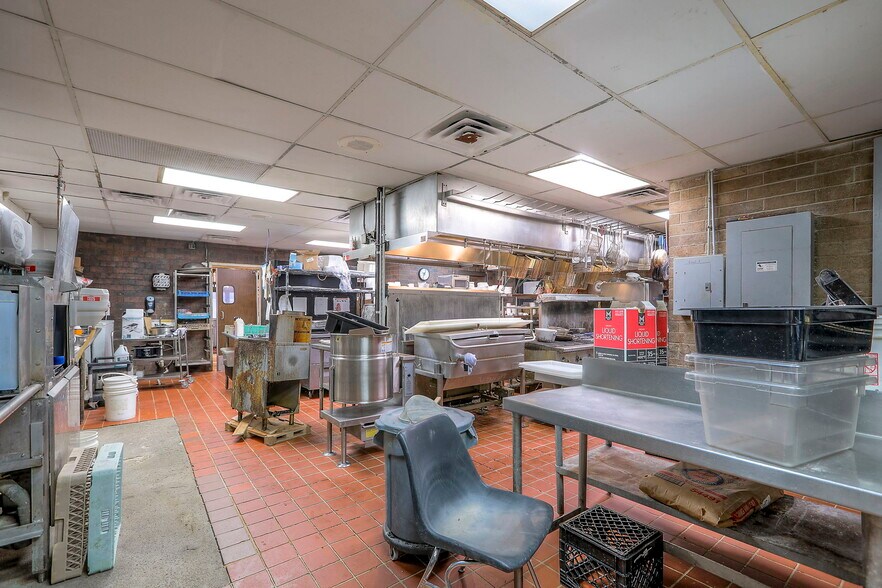 More Photos Of 330 E 135th St, Kansas City Restaurant For Sale