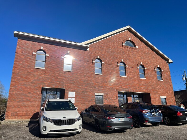 More Photos Of 28 Veterans Memorial Pky, Lanett Office For Lease