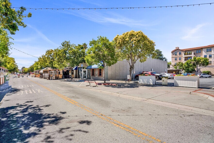 More Photos Of 780 Laurel St, San Carlos Bank For Lease