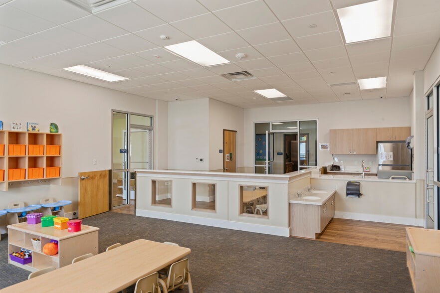 More Photos Of 42525 Tall Cedars Pkwy, Chantilly Schools For Lease