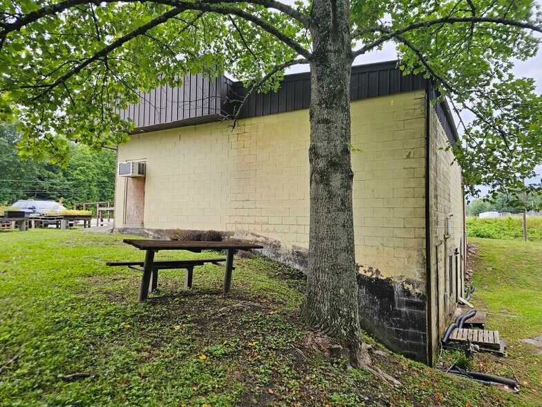More Photos Of 27090 Scott Hwy, Winfield Freestanding For Sale