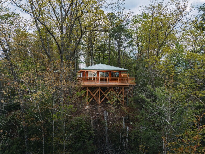 More Photos Of 250 Wood Thrush Lane, Rogers Specialty For Sale