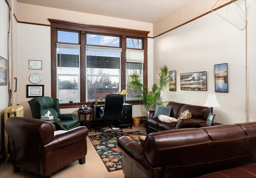 More Photos Of 619 Commercial Ave, Anacortes Storefront Retail Office For Sale