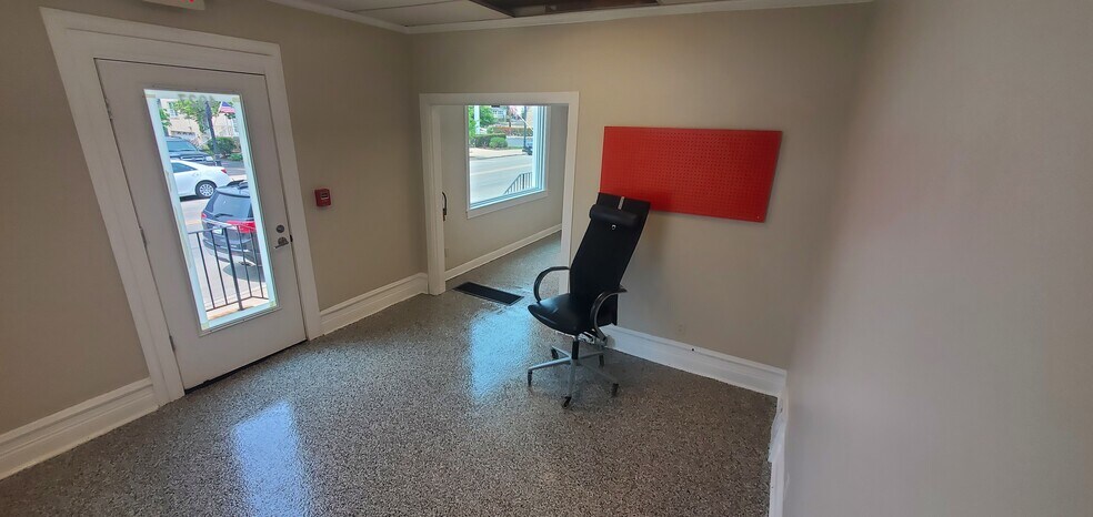 More Photos Of 4927 Main St, Downers Grove Storefront Retail Office For Lease