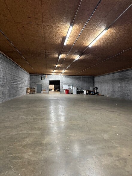 More Photos Of 131 S Varnell Rd, Tunnel Hill Distribution For Sale