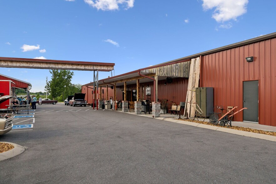 More Photos Of 4070 Old Highway 431, Greenbrier Freestanding For Sale