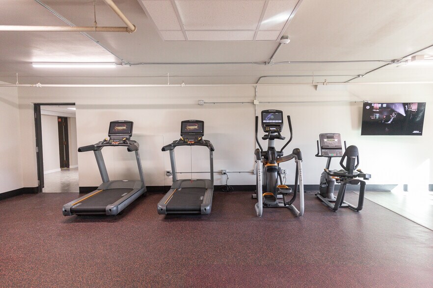 More Photos Of 810 Memorial Dr, Chilton Apartments For Sale