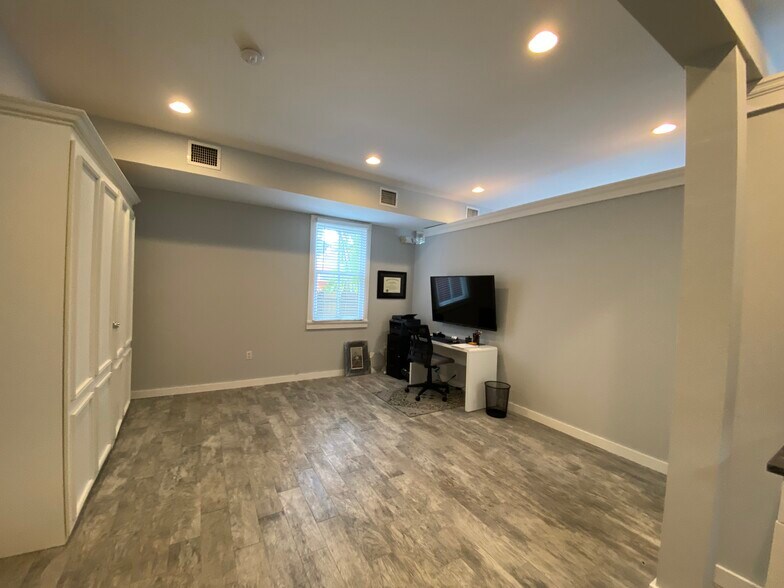 More Photos Of 405 Petronia St, Key West General Retail For Sale