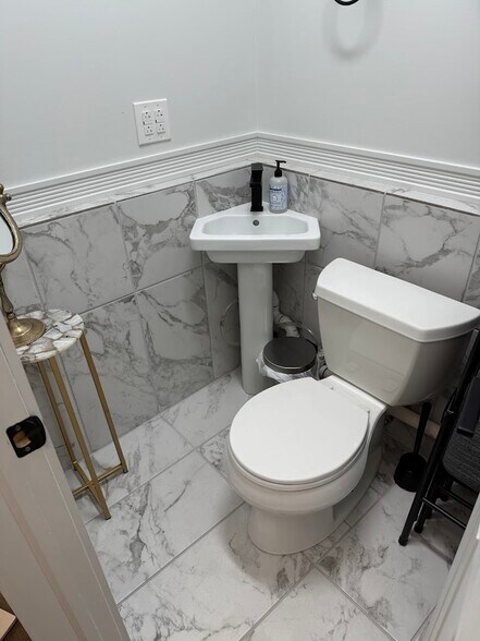 More Photos Of 309 Vine St, Liverpool Freestanding For Lease