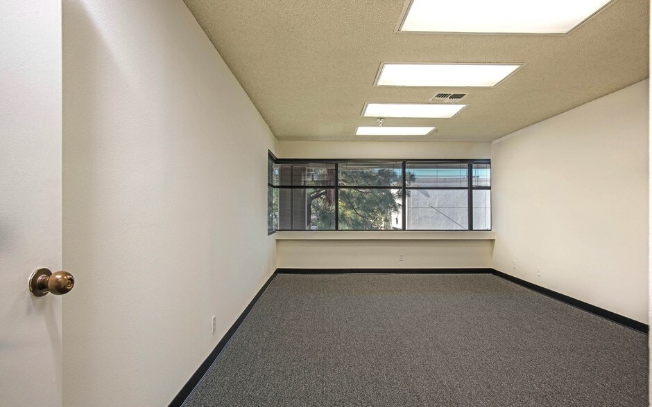 More Photos Of 2520 Mira Mar Ave, Long Beach Warehouse For Lease