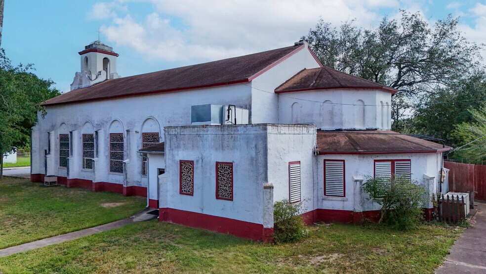 More Photos Of 317 Magnolia Ave, La Feria Religious Facility For Lease