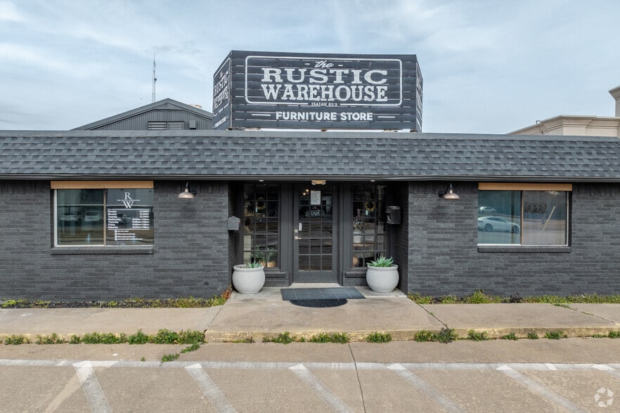 More Photos Of 1411 S Goliad St, Rockwall Distribution For Lease