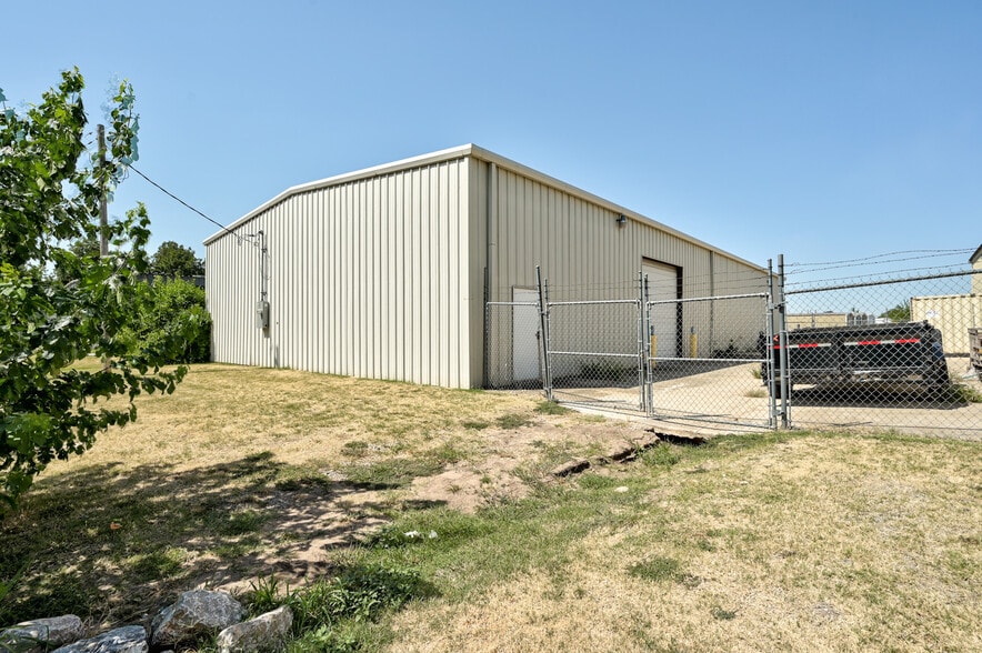 More Photos Of 412 Glade Ave, Oklahoma City Manufacturing For Lease