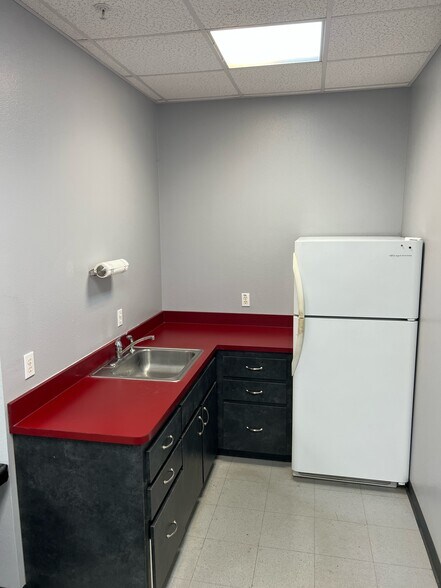 More Photos Of 7270 114th Ave, Largo Distribution For Sale