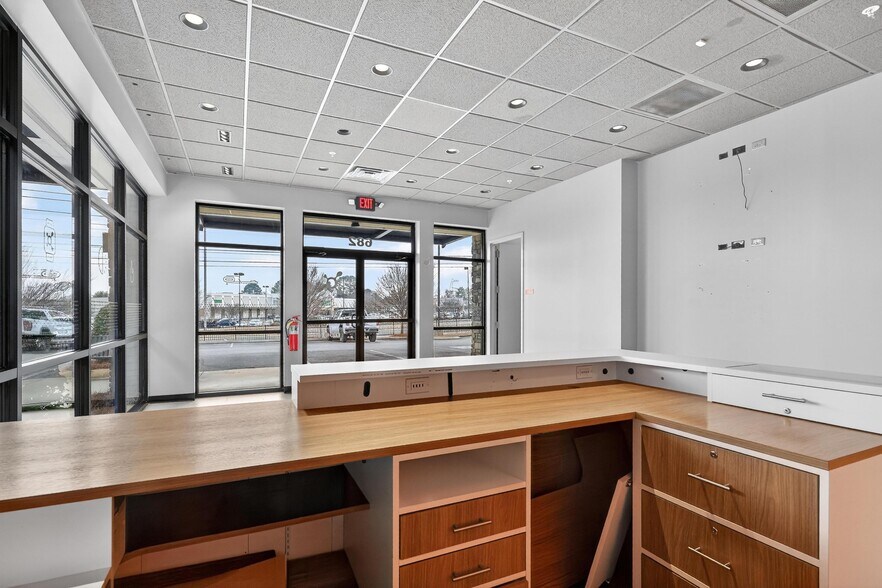 More Photos Of 682-688 Paul Huff Pky, Cleveland Freestanding For Lease