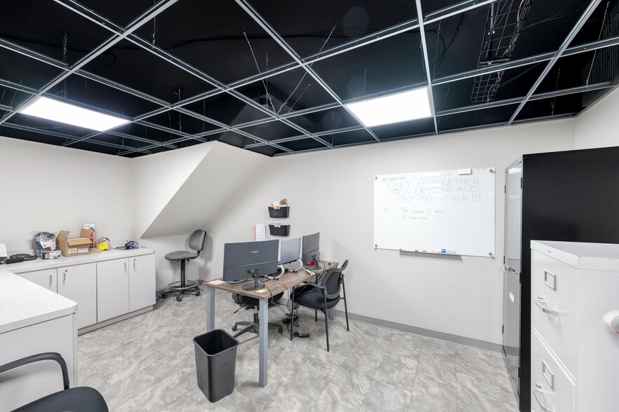 More Photos Of 2645 W Cheyenne Ave, North Las Vegas Flex For Sale