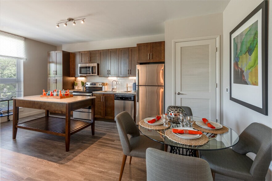 More Photos Of 11830 Sunrise Valley Dr, Reston Apartments For Lease