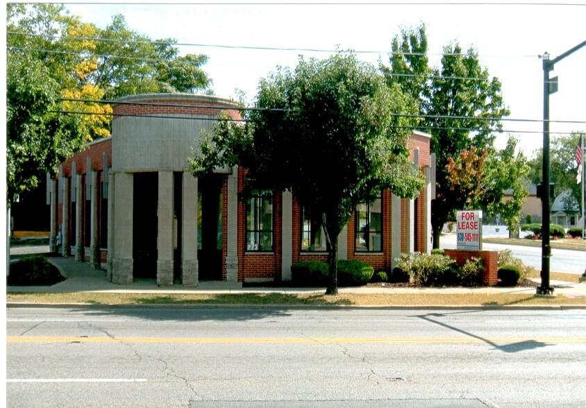 Primary Photo Of 223 Dundee Ave, Elgin Freestanding For Lease